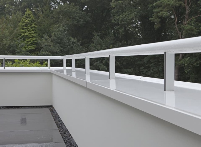 Systèmes de balustres à fixation invisible